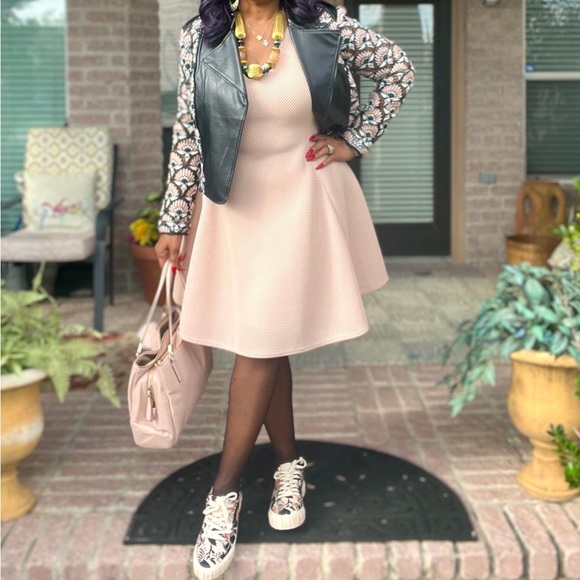 The fab and lovely day in Farm Rio sneakers, dress up or down 🌺 - Picture 13 of 13